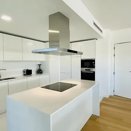 Prime - Shared Pool - 6 Guests - דירה