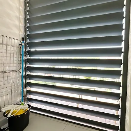 Prime - Shared Pool - 6 Guests - דירה